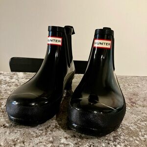 HUNTER Short, Glossy Chelsea Boots Size 8